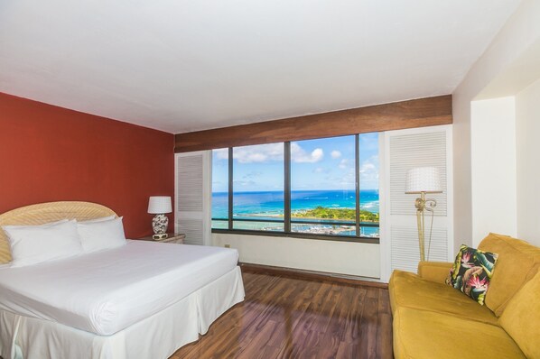 Room - One Bedroom Condos with Lanai near Ala Wai Harbor - Perfect for 2 Guests (Honolulu)