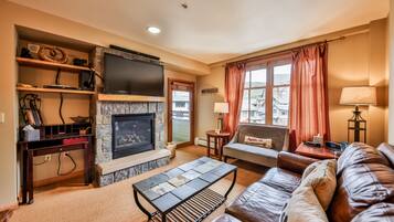 Condo, 2 Bedrooms | Living area