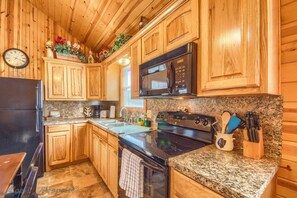 Refrigerador, horno, cafetera/tetera, tostadora