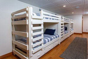 5 Schlafzimmer, Bügeleisen/Bügelbrett, kostenloses WLAN, Bettwäsche
