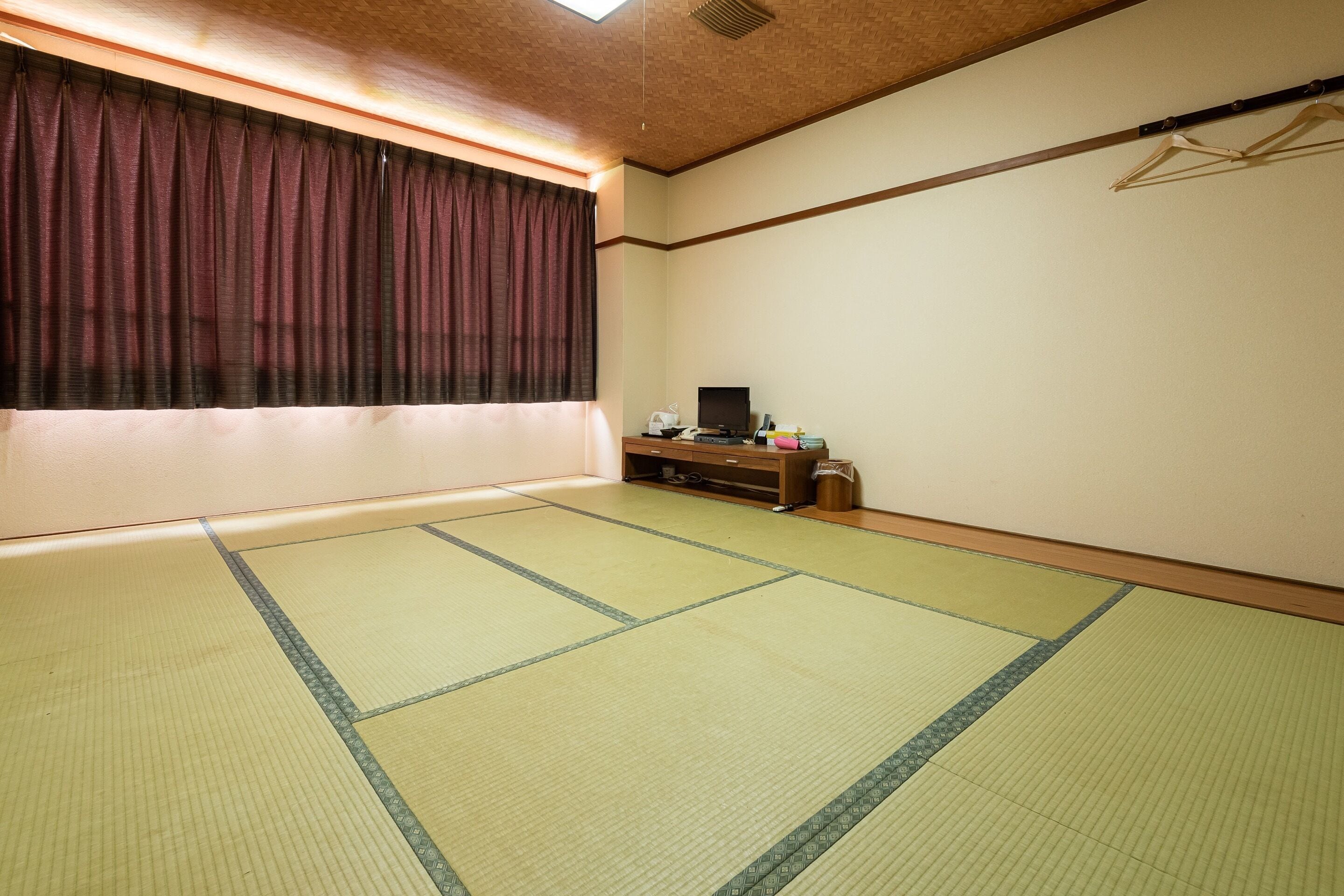 japanese room with shared bathroom - quadruple, smoking | 1 bedroom, free wifi