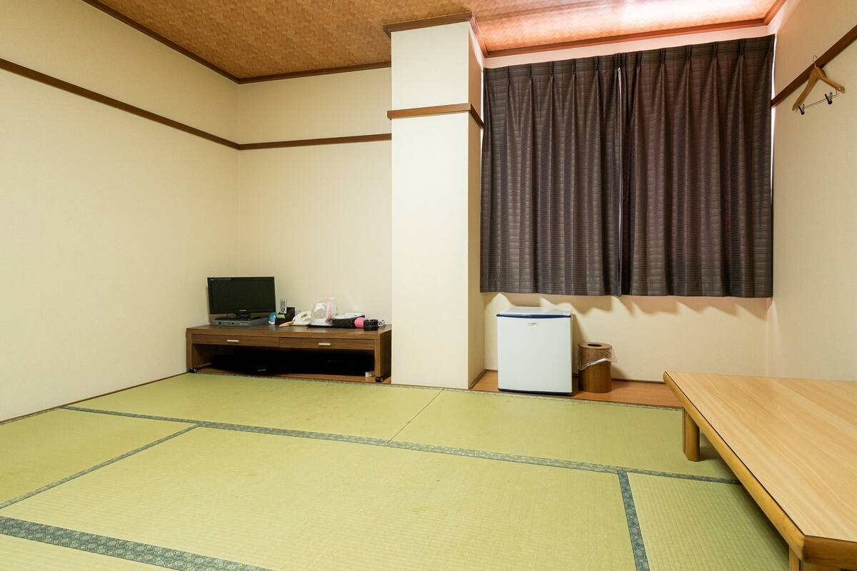 Japanese Room with Shared Bathroom - Twin, Smoking | Free WiFi