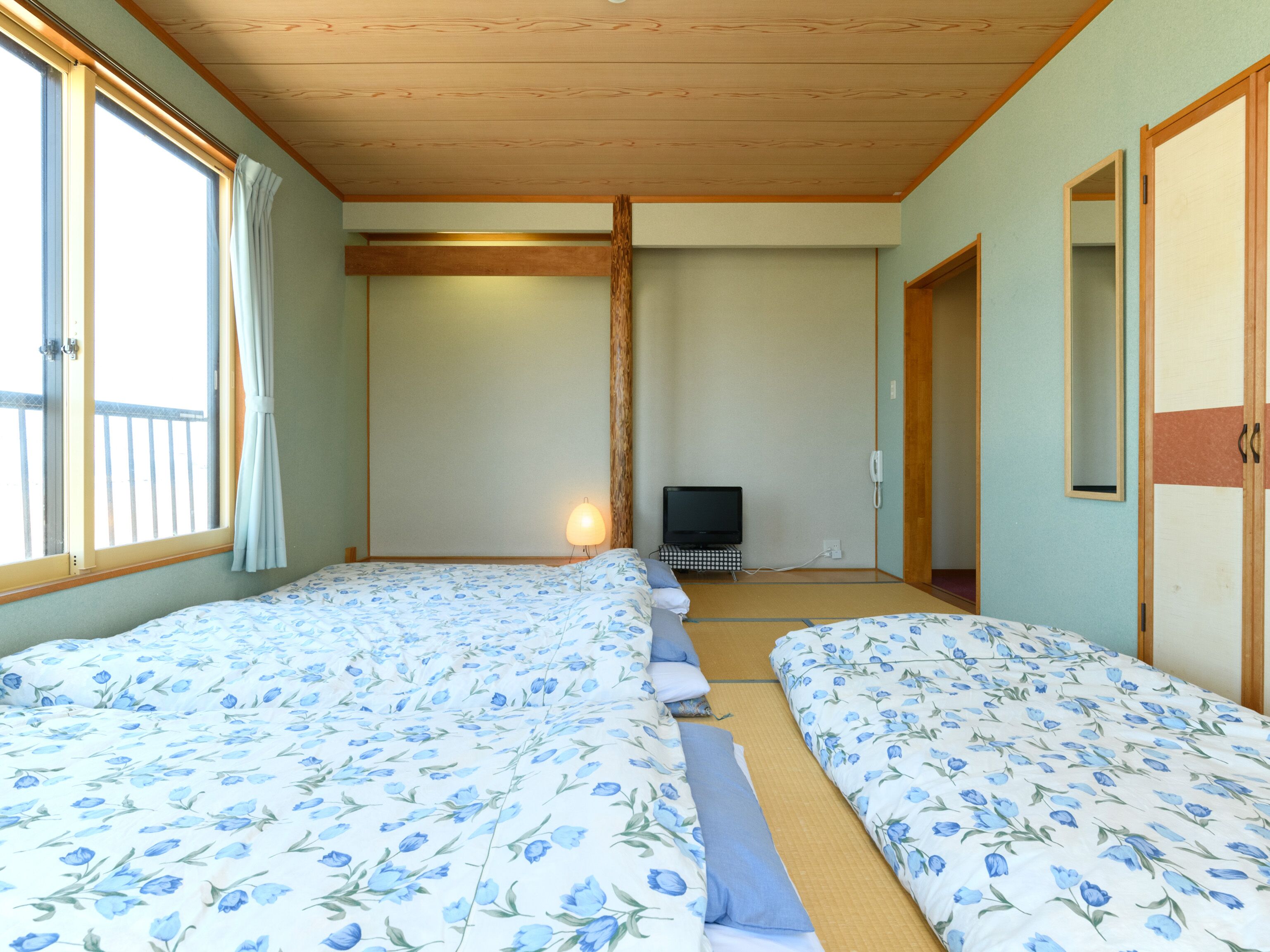 Japanese Style Quintuple Room with Shared Bathroom, Non Smoking | Desk, free WiFi, bed sheets