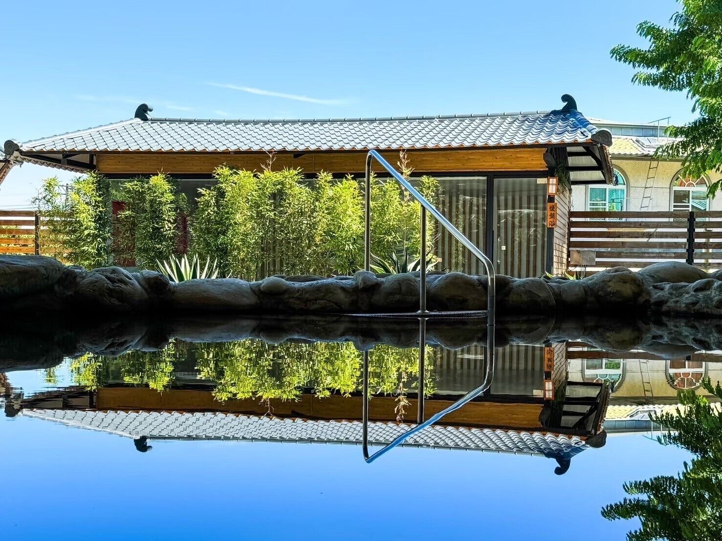 Sauna, hot tub, steam room, hot springs/mineral springs