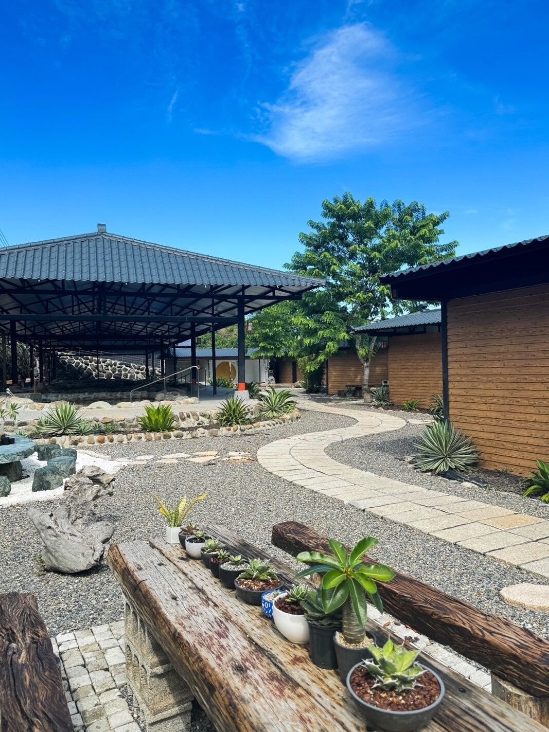 Sauna, hot tub, steam room, hot springs/mineral springs