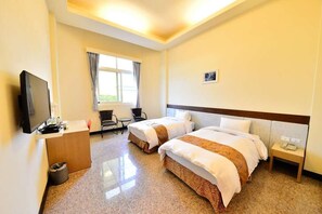 Double or Twin Room | Down comforters, desk, blackout drapes, free WiFi - Hu Shan Resort (Tainan)