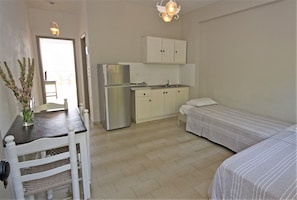 1 bedroom, iron/ironing board, WiFi, bed sheets - Home away from home, Apartments Poros Island (Kiani Akti)