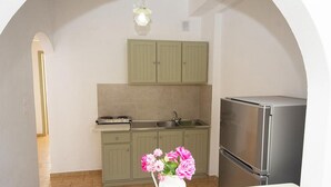 Fridge, stovetop, electric kettle - Home away from home, Apartments Poros Island (Kiani Akti)
