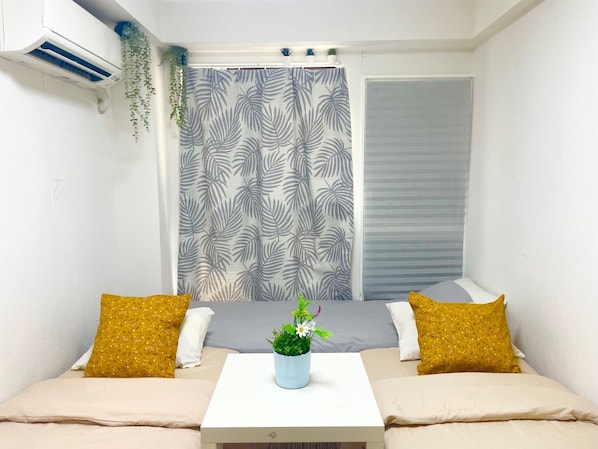 1 slaapkamer, een strijkplank/strijkijzer, gratis wifi, beddengoed