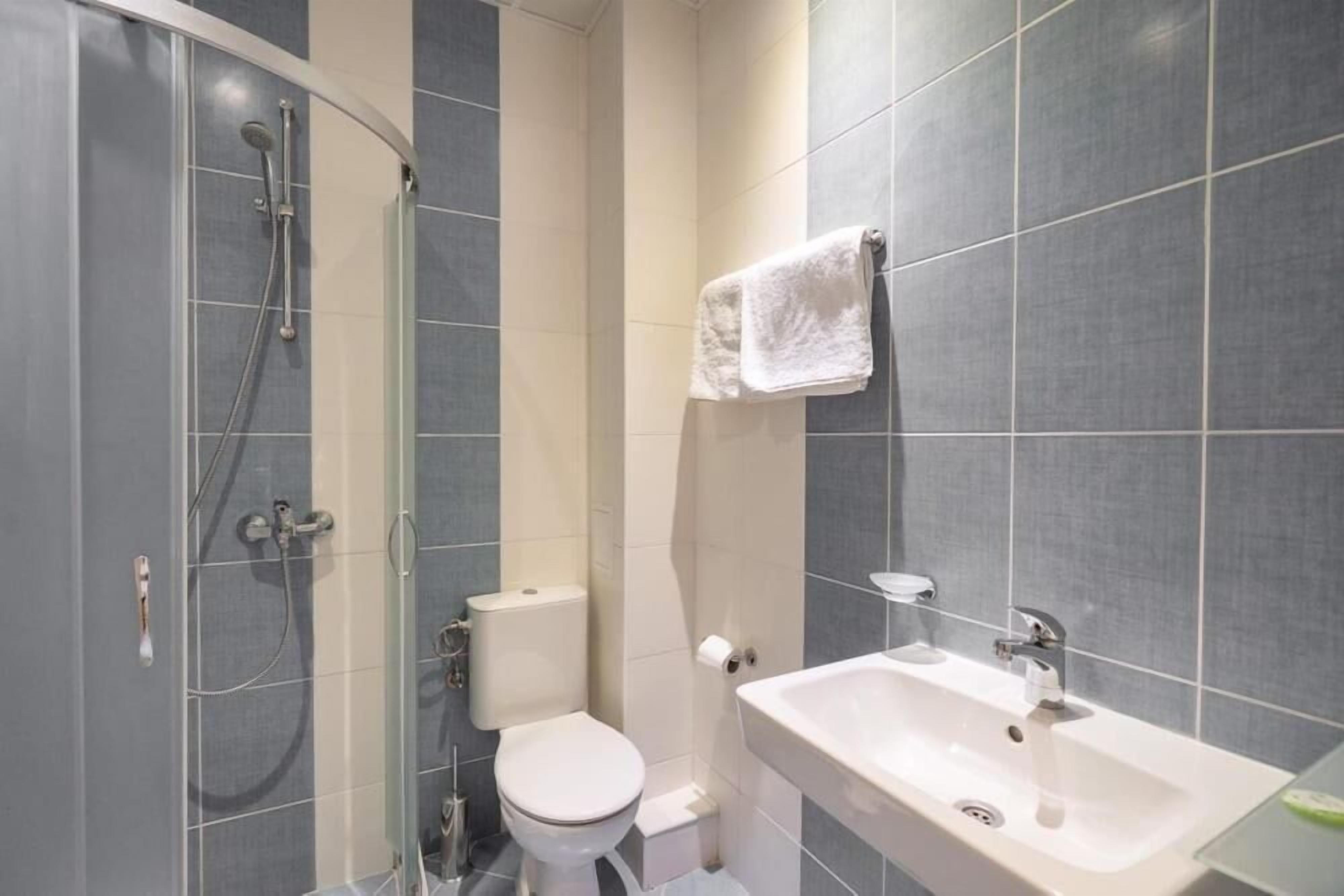 shower, free toiletries, hair dryer, slippers