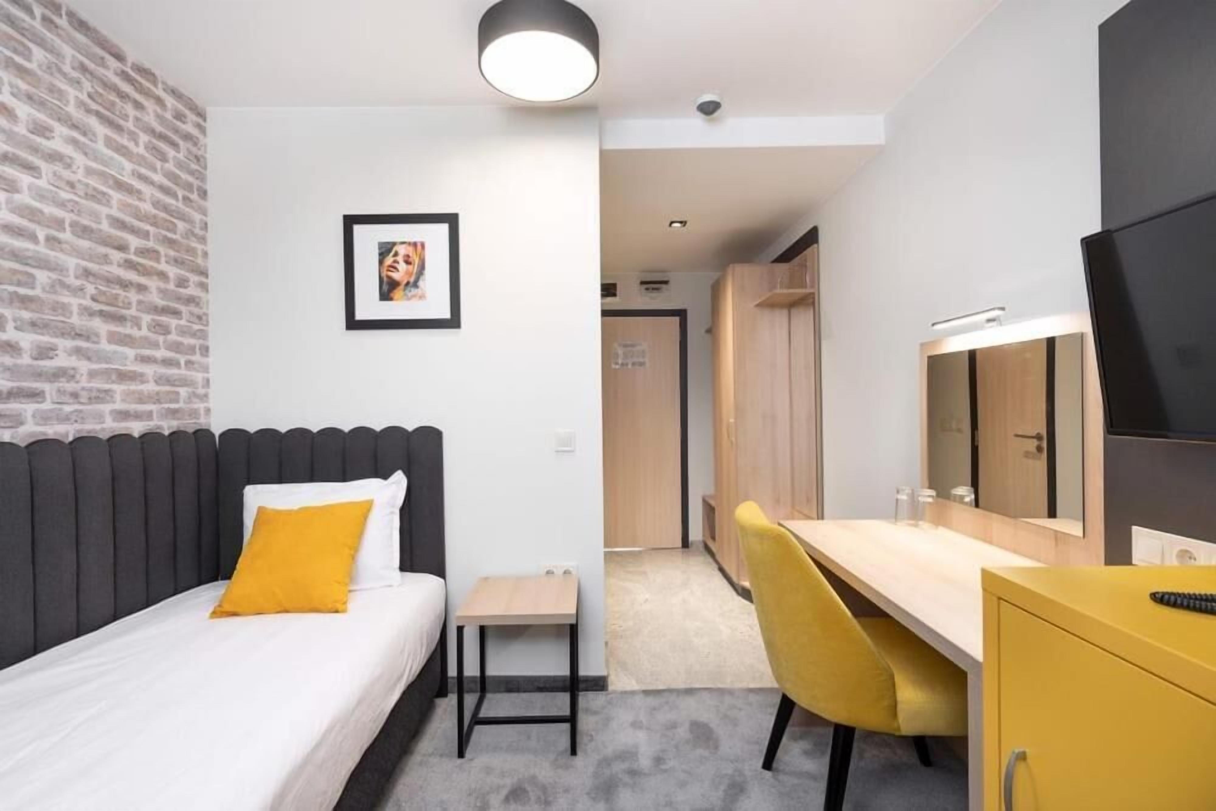 minibar, desk, soundproofing, iron/ironing board