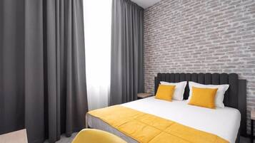 Minibar, bureau, chambres insonorisées, fer et planche à repasser