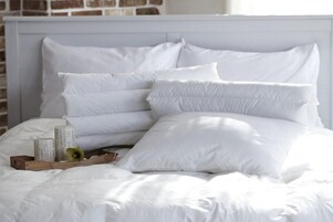 Minibar, escritorio y sistema de insonorización 