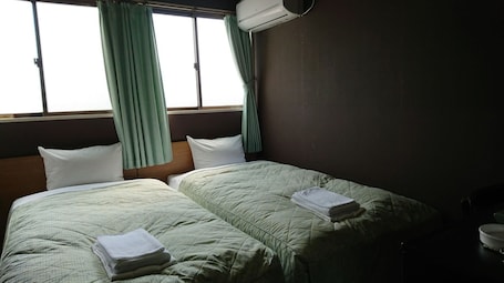 1 bedroom, desk, iron/ironing board, free WiFi. Nonsmoking Twin room 24 hours free drink servi / Osaka Ōsaka