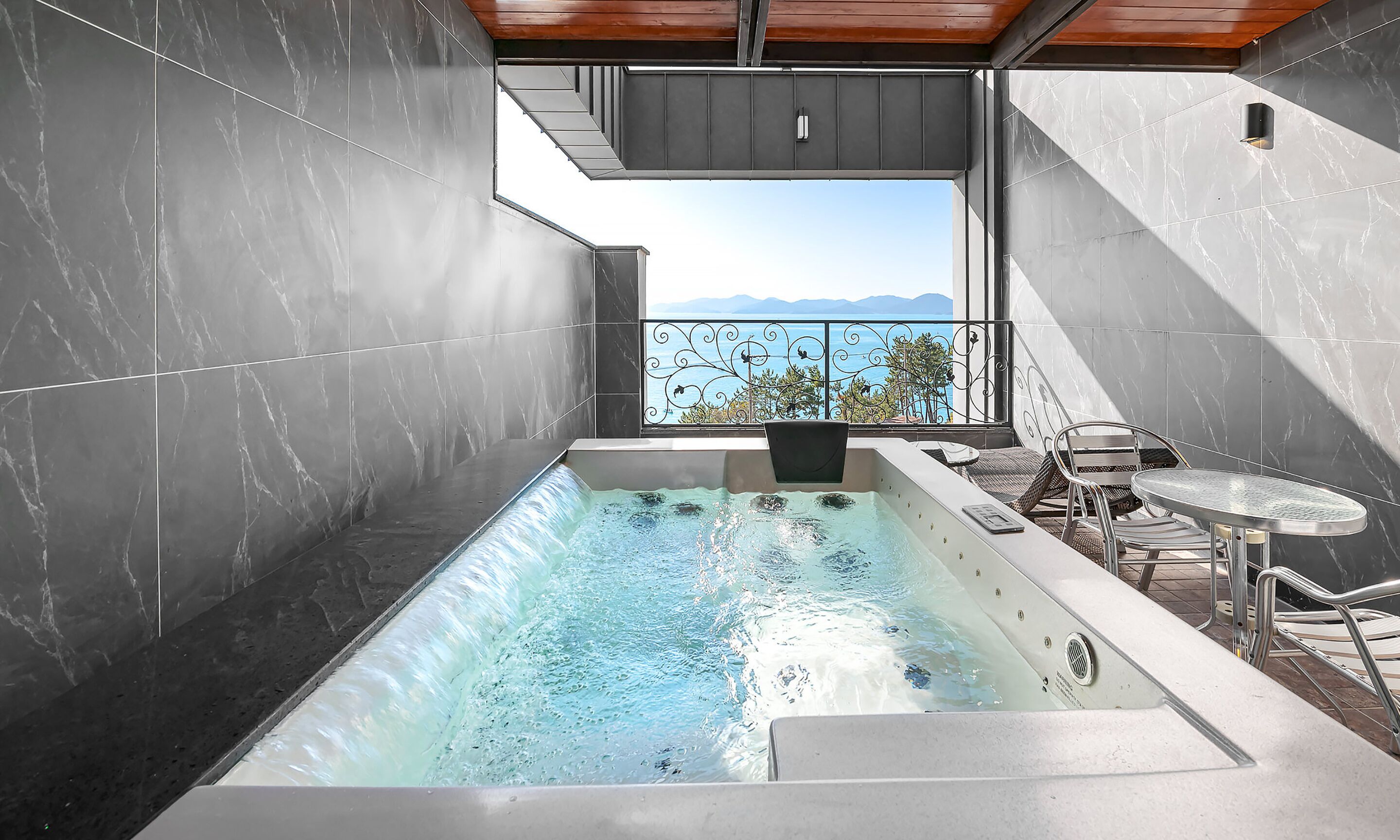 private spa tub