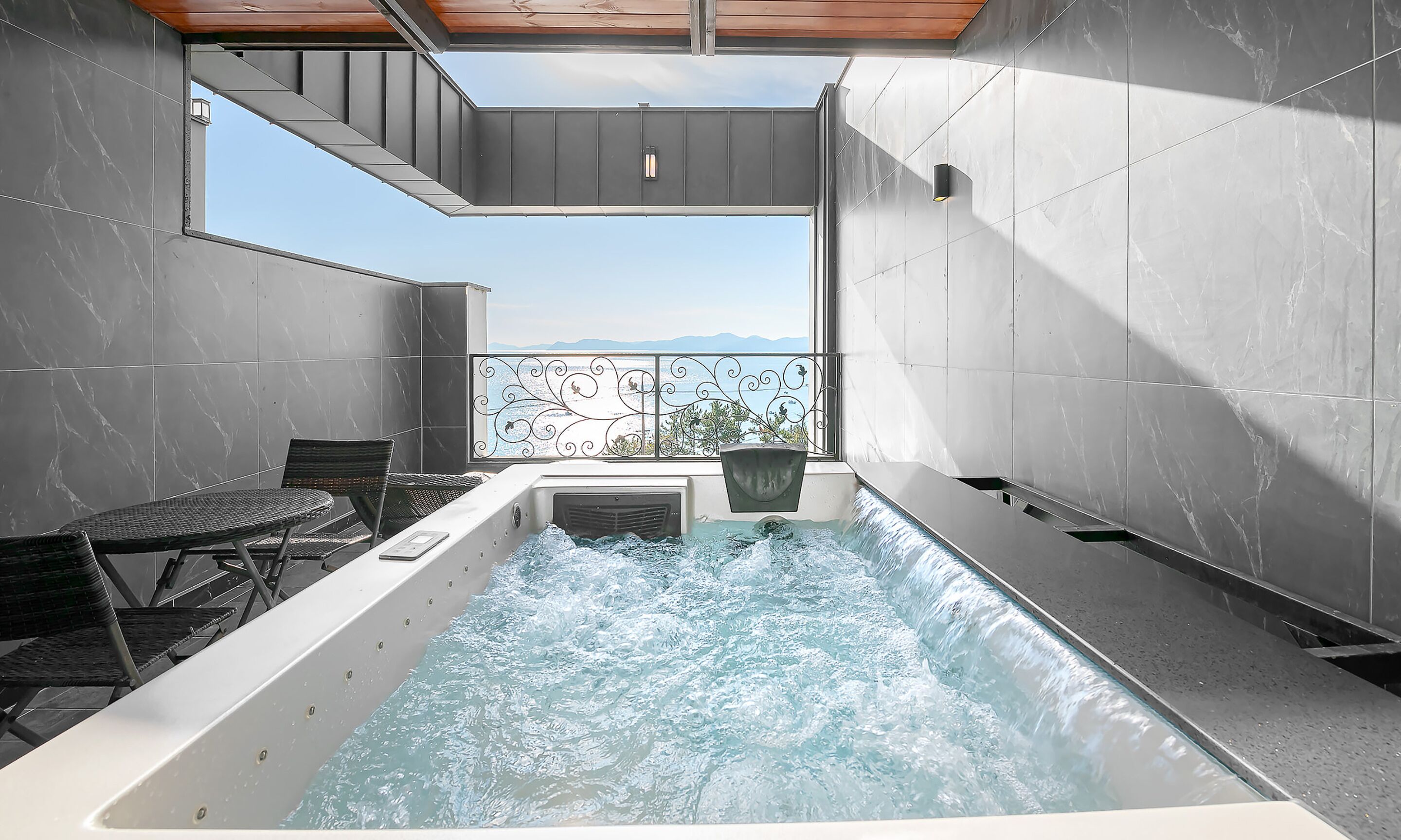 private spa tub