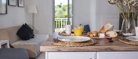 Duplex, 2 Bedrooms | In-room dining