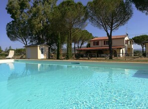 Piscina all'aperto, una piscina riscaldata