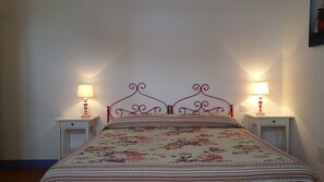 1 dormitorio, tabla de planchar con plancha, wifi gratis y ropa de cama