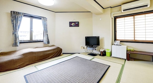 Iron/ironing board, free WiFi
