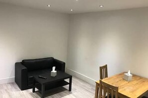 Standard Studio, 1 Queen Bed with Sofa bed (Triple) | Iron/ironing board, bed sheets - Butlers Hotel (Sheffield)