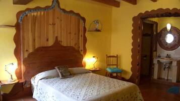 1 bedroom, bed sheets