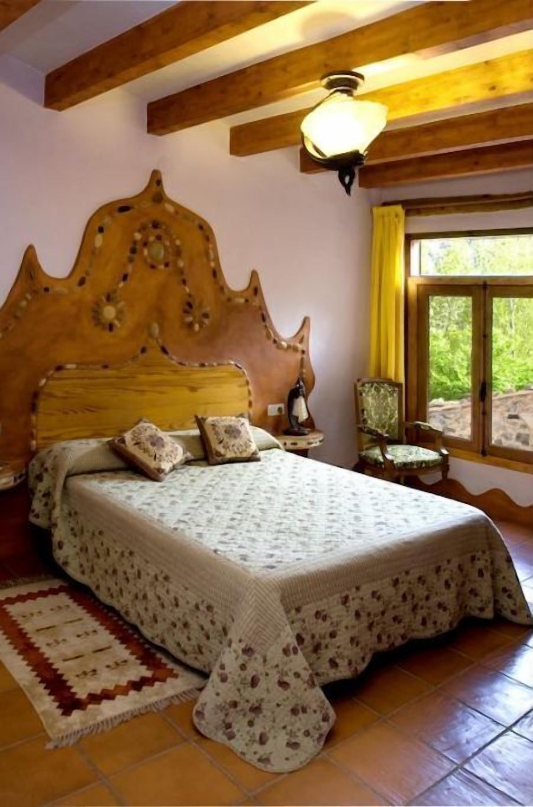 1 غرفة نوم ومل اءات أسرّة