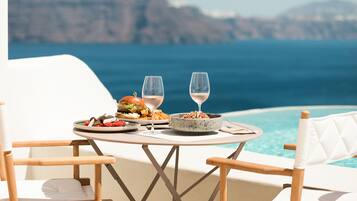 Armenaki Residence with Infinity Pool | Pasti in camera