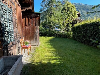 Vacation apartment with park-like garden in a central location