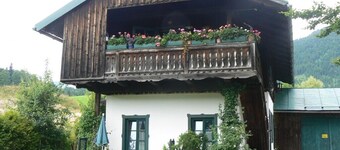 Vacation apartment with park-like garden in a central location