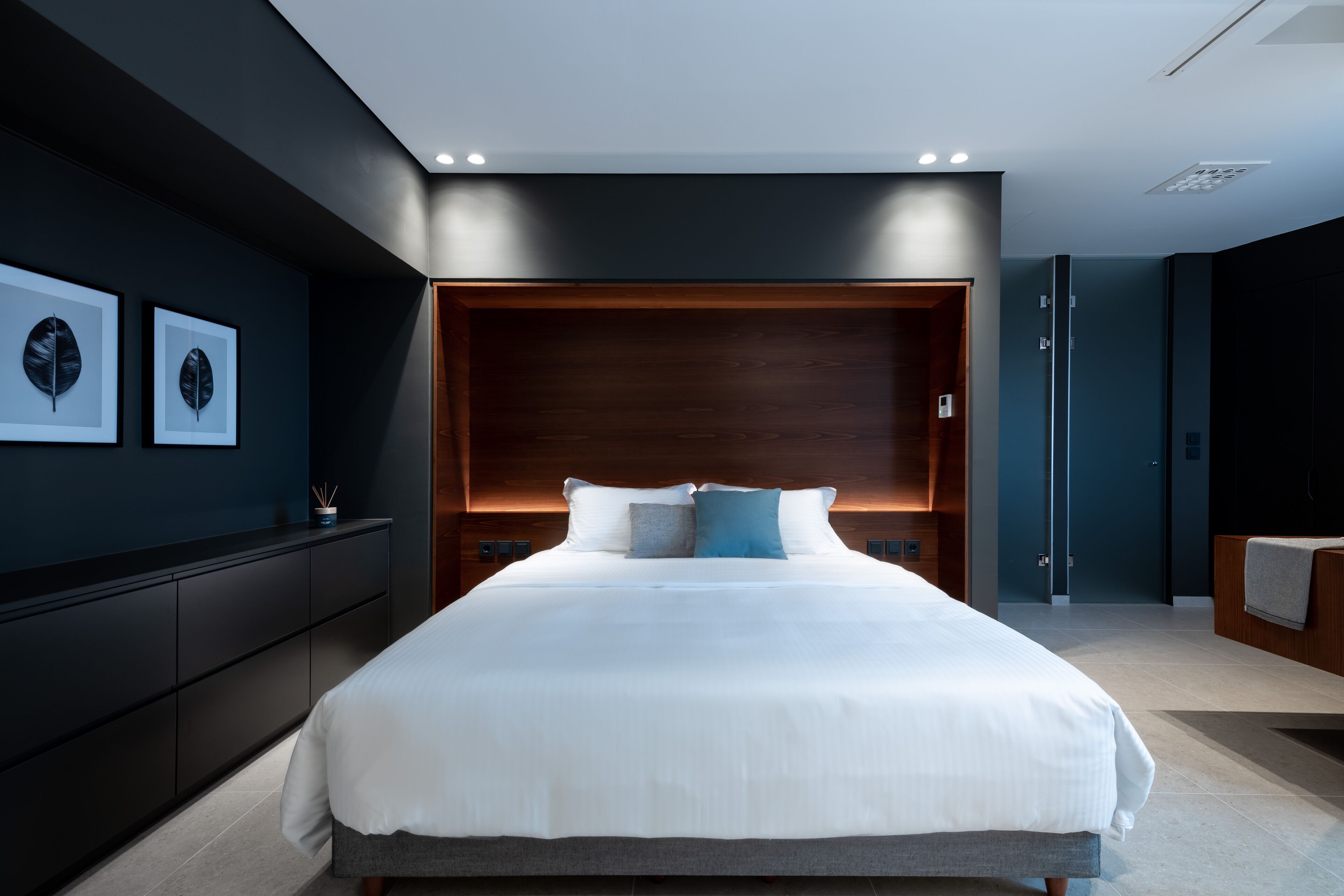 2 chambres, coffres-forts dans les chambres, décoration personnalisée