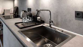 Apartment, 2 Schlafzimmer (Grey and White, Free Parking) | Eigene Küche