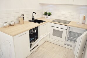 Huoneisto | Yksityinen keittonurkkaus | Jääkaappi, uuni, liesi, astianpesukone