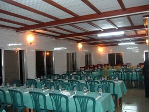 Spécialités Cuisine locale et internationale