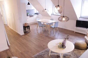 Luxury Apartment | Private kitchen | Full-sized fridge, oven, stovetop, dishwasher - LUXUS Apartment Zentral Altstadt (Augsburg)