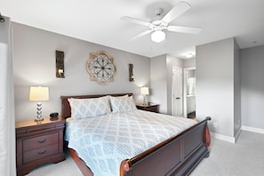 2 bedrooms, iron/ironing board, internet, bed sheets