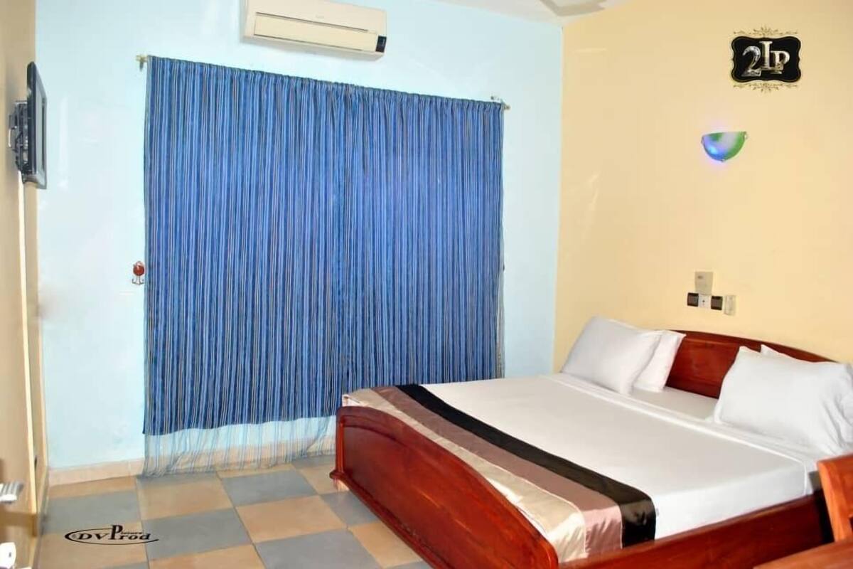 Habitación estándar | Escritorio, camas extra, wifi gratis y ropa de cama