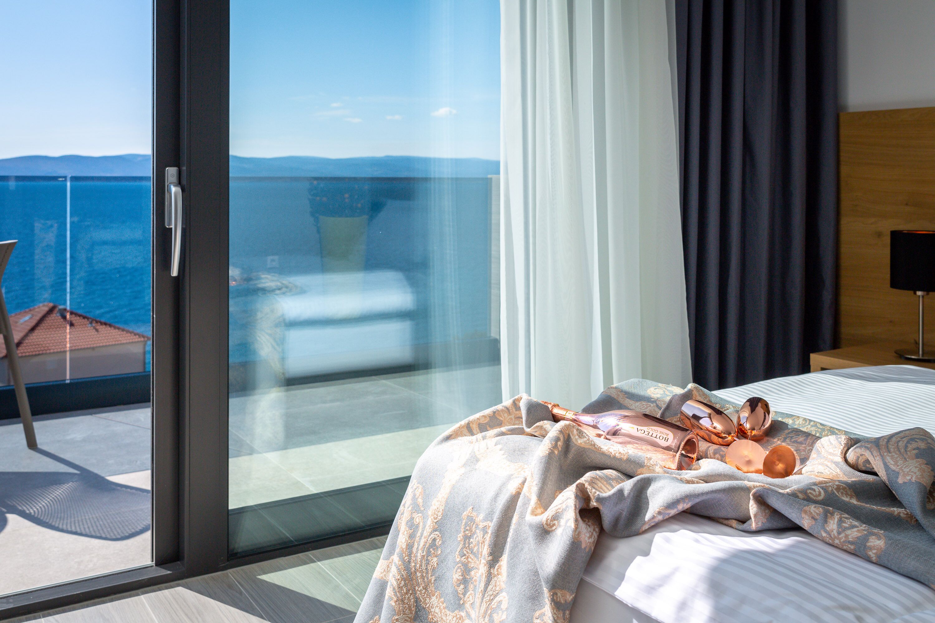 Exclusive Studio, Sea View | Hypo-allergenic bedding, in-room safe, desk, laptop workspace