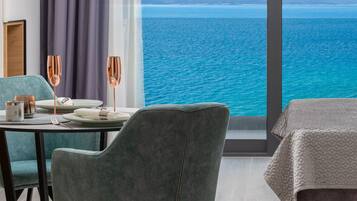 Exclusive Studio, Sea View | In-room dining