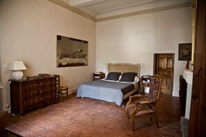 4 chambres, fer et planche à repasser, Wi-Fi, draps fournis