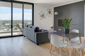 Appartement | Aire de séjour | Téléviseur à écran plat, Netflix, services de diffusion en continu