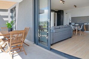 Apartment | Balcony - The Winchester 807 (Cape Town)