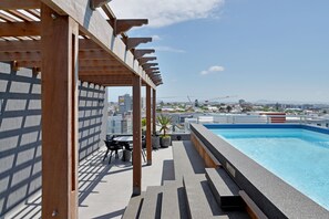 Rooftop pool - The Winchester 807 (Cape Town)