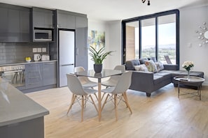Apartment | Living room | Flat-screen TV, Netflix, streaming services - The Winchester 807 (Cape Town)