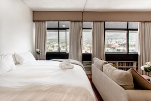 Comfort Studio | 1 bedroom, blackout drapes, iron/ironing board, free cribs/infant beds
