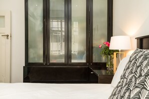 1 bedroom, free WiFi, bed sheets - 307 Market House (Cape Town)