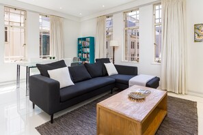 Apartment | Wohnzimmer | Flachbildfernseher, Netflix, Streaming-Dienste