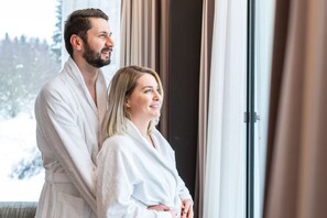 独特开间套房 (with Private Sauna) | 客房内保险箱、办公桌、遮光窗帘、隔音