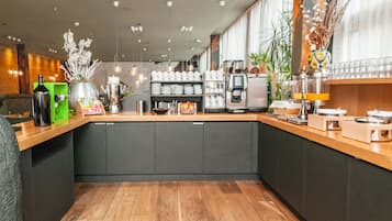 Petit déjeuner buffet servi tous les jours en supplément