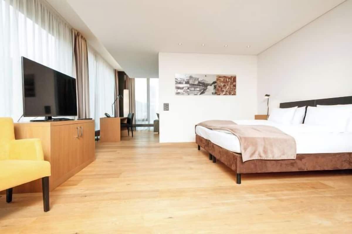 In-room safe, desk, blackout drapes, soundproofing